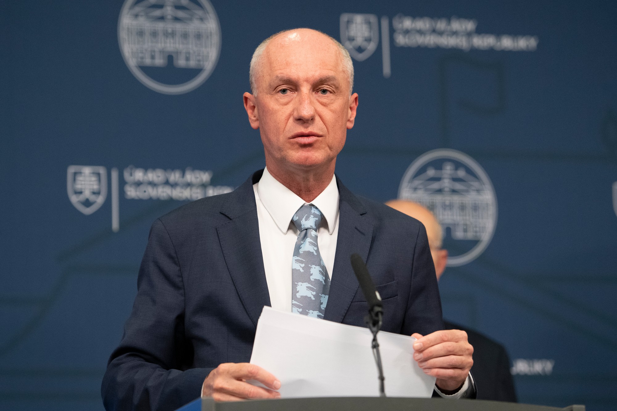 Dočasne poverený minister hospodárstva Karel Hirman.