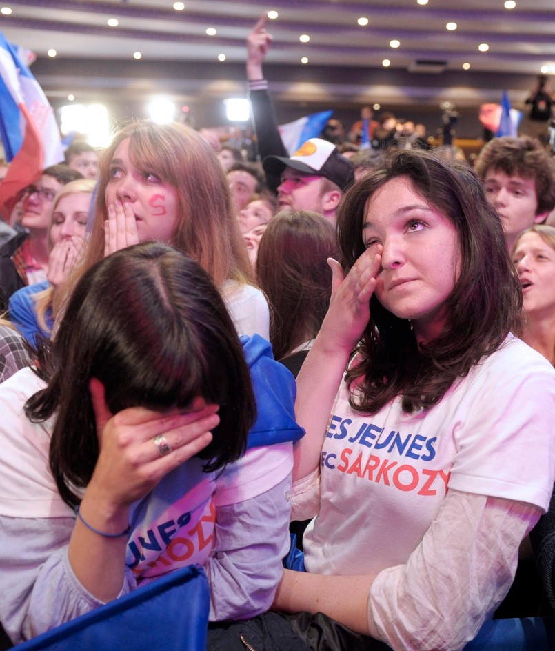 Socjalista Francois Hollande zwyciężył w niedzielę w wyborach prezydenckich we Francji, uzyskując ok. 52 proc. głosów - wynika z sondażów powyborczych różnych instytutów opinii publicznej. Nicolas Sarkozy zdobył ok. 48 proc.