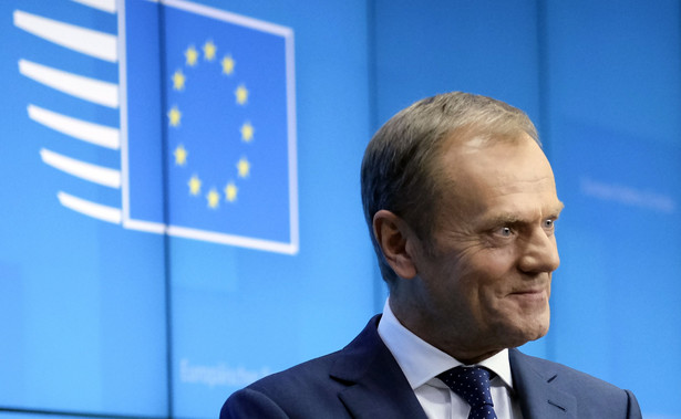 Donald Tusk śpiewa kolędę i składa życzenia świąteczne. "Tylko dobre zmiany"