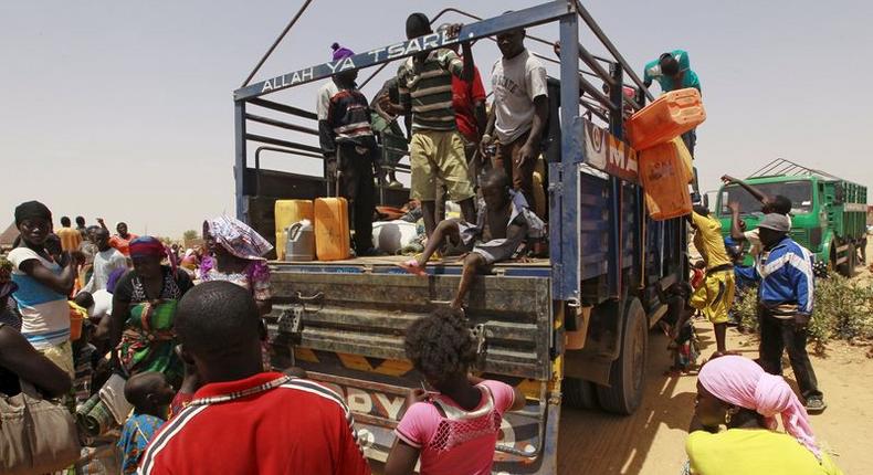 People displaced by the Boko Haram insurgence board a truck to travel back to their home states, after arriving in Nigeria, at Geidam, Nigeria May 6, 2015. REUTERS/Afolabi Sotunde