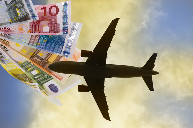 IATA przewiduje, że globalny zysk linii lotniczych za 2012 r. wyniesie 4,1 mld USD. Jest to więcej niż wynosiła prognoza z czerwca br., ale zysk i tak będzie niższy niż w ub. r.
