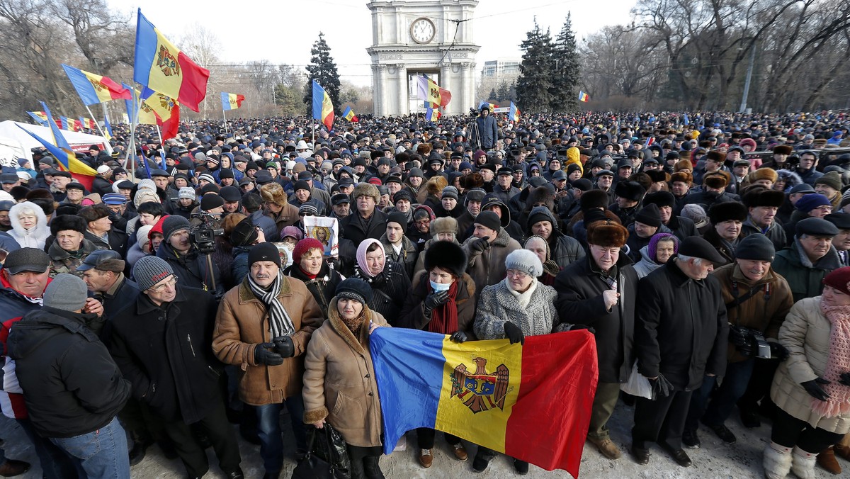 Ponad 15 tysięcy ludzi zgromadziło się dziś na antyrządowej demonstracji w stolicy Mołdawii, Kiszyniowie, domagając się przedterminowych wyborów do parlamentu. Kryzys polityczny w kraju trwa mimo utworzenia nowego rządu.