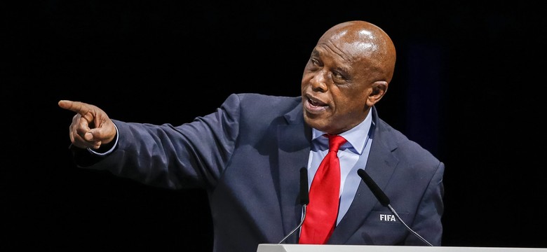 Tokyo Sexwale wycofał swoją kandydaturę na szefa FIFA