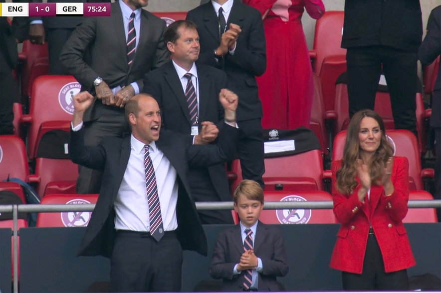 Kate Middleton, książę William i książę George na meczu Anglia-Niemcy na stadionie Wembley