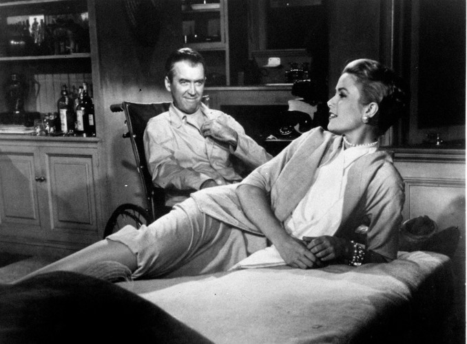 Grace Kelly i James Stewart w filmie 'Okno na podwórze'