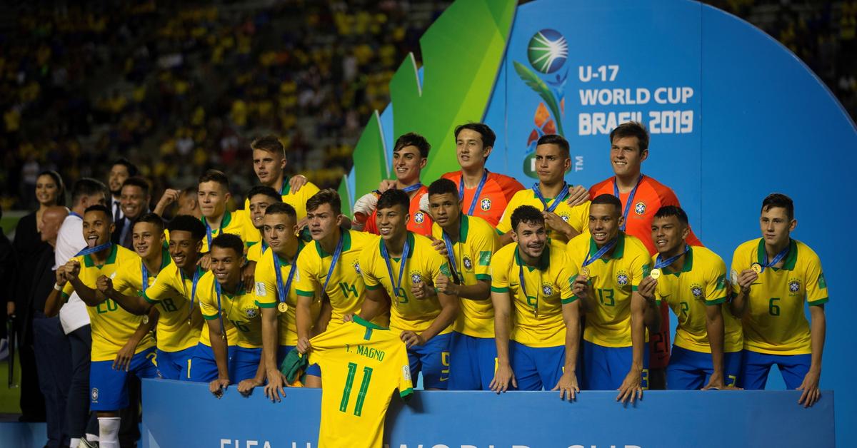 Сколько раз бразилия становилась. Мини футбол Бразилия. Юношеская сборная Бразилии.