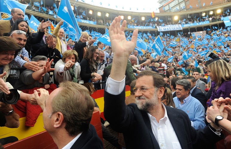 Lider  i przyszły premier Hiszpanii Mariano Rajoy zapowiedział pełną wyrzeczeń walkę z kryzysem przed - jak uważają ekonomiści - nadciągającą kolejną już recesją.