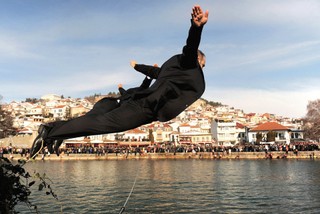 Pełne zanurzenie. O książce „W stronę Ochrydy. Podróż przez wojnę i pokój”