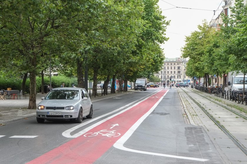 Urzędnicy wyliczają zalety strefy 30, a kierowcy stoją w korku