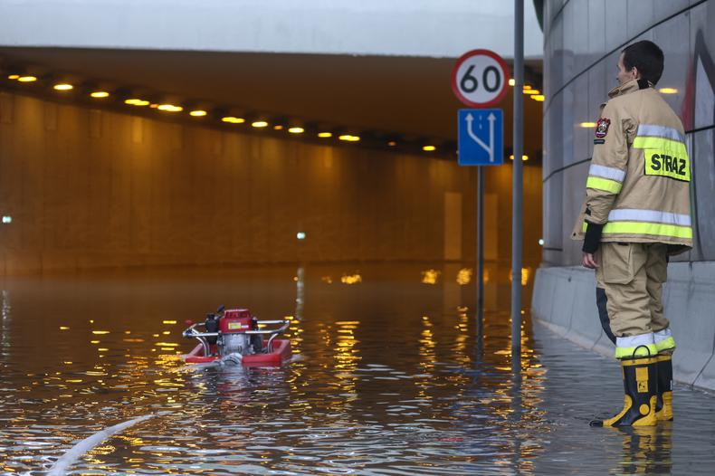 Zalany tunel przy lotnisku Okęcie w Warszawie, 20 sierpnia