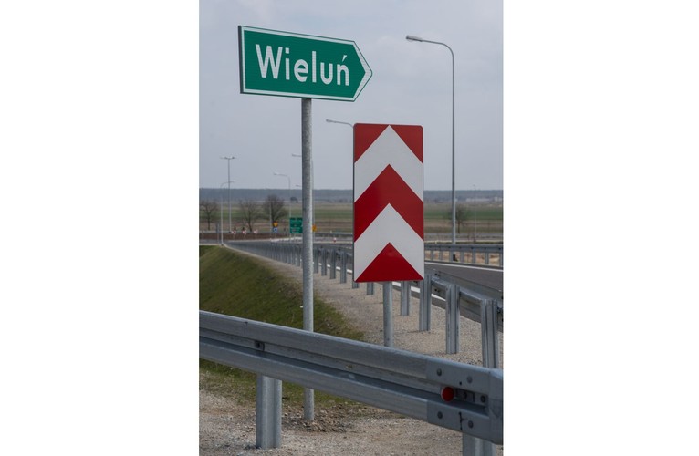 Dziennikarze pytali też wiceministra o budowę tzw. zachodniej obwodnicy Łodzi, czyli drogę S14. Szmit zapewnił, iż jest wola, aby trasa była budowana. 'Musimy jednak wypracować taki kształt, który będzie adekwatny do potrzeb, który będzie odpowiadał naszym możliwościom finansowym' - mówił. <br><br>(mr) PAP/Grzegorz Michałowski