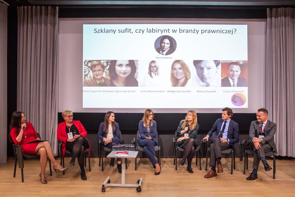 Konferencja "Kobiety przyszłością branży prawniczej"; jeden z paneli