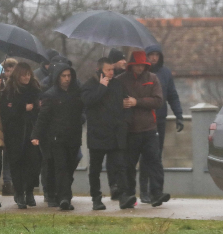 Sahrana Andrijane Lazić, otac Nebojša (na telefonu)