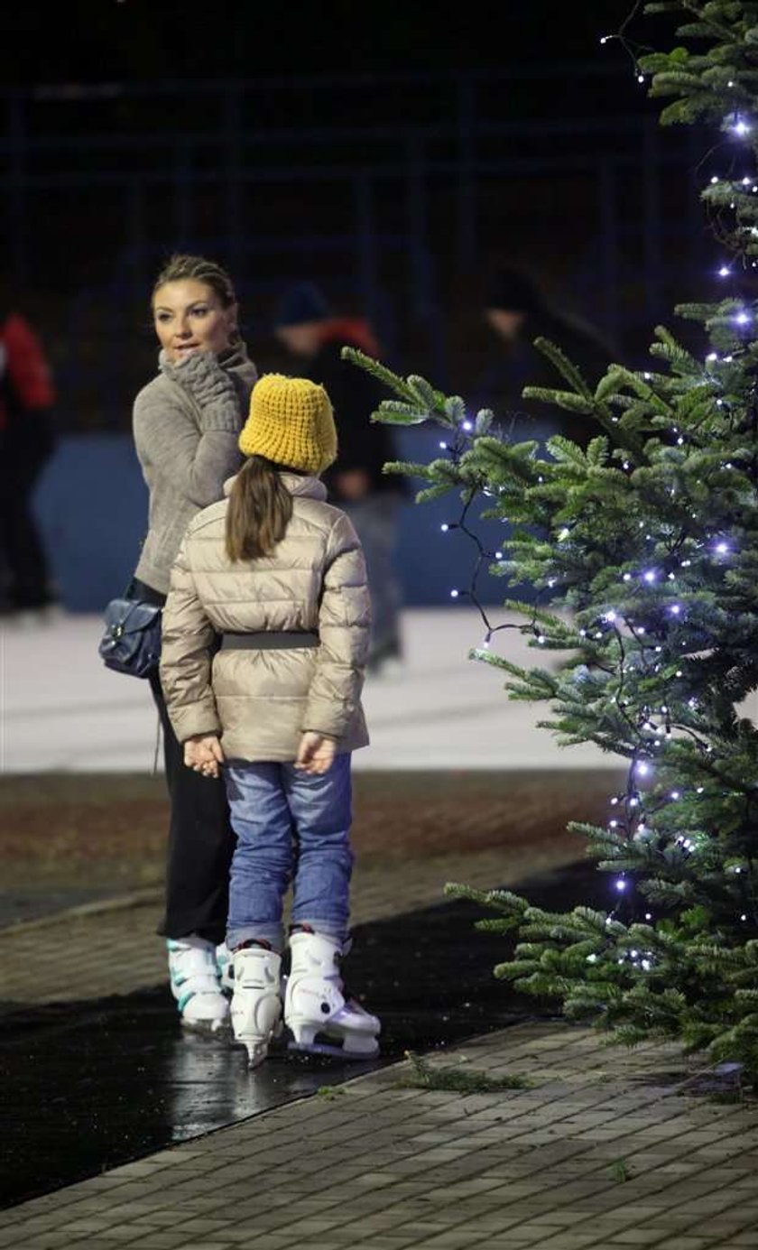 Znana pogodynka z córką na łyżwach