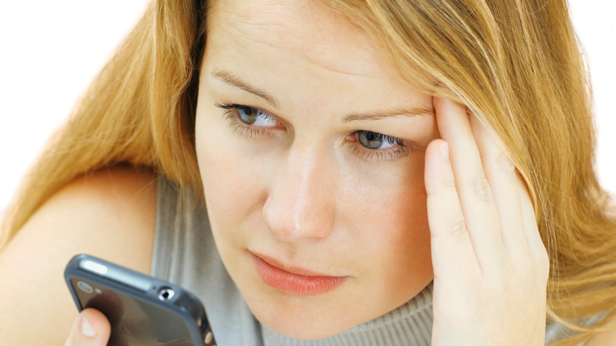 122724_zena-sa-telefonom-profimedia0155567635