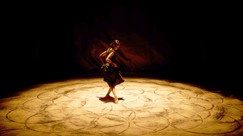 "Pepeo" je poslednji deo trilogije ženskih portreta, nakon komada "Questcequetudeviens?" (2008) i "Pleksus" (2012)