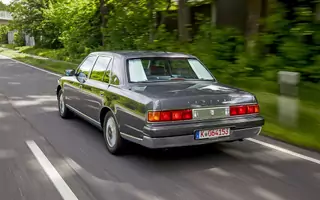 Toyota Century – "japoński cesarz" z silnikiem V12