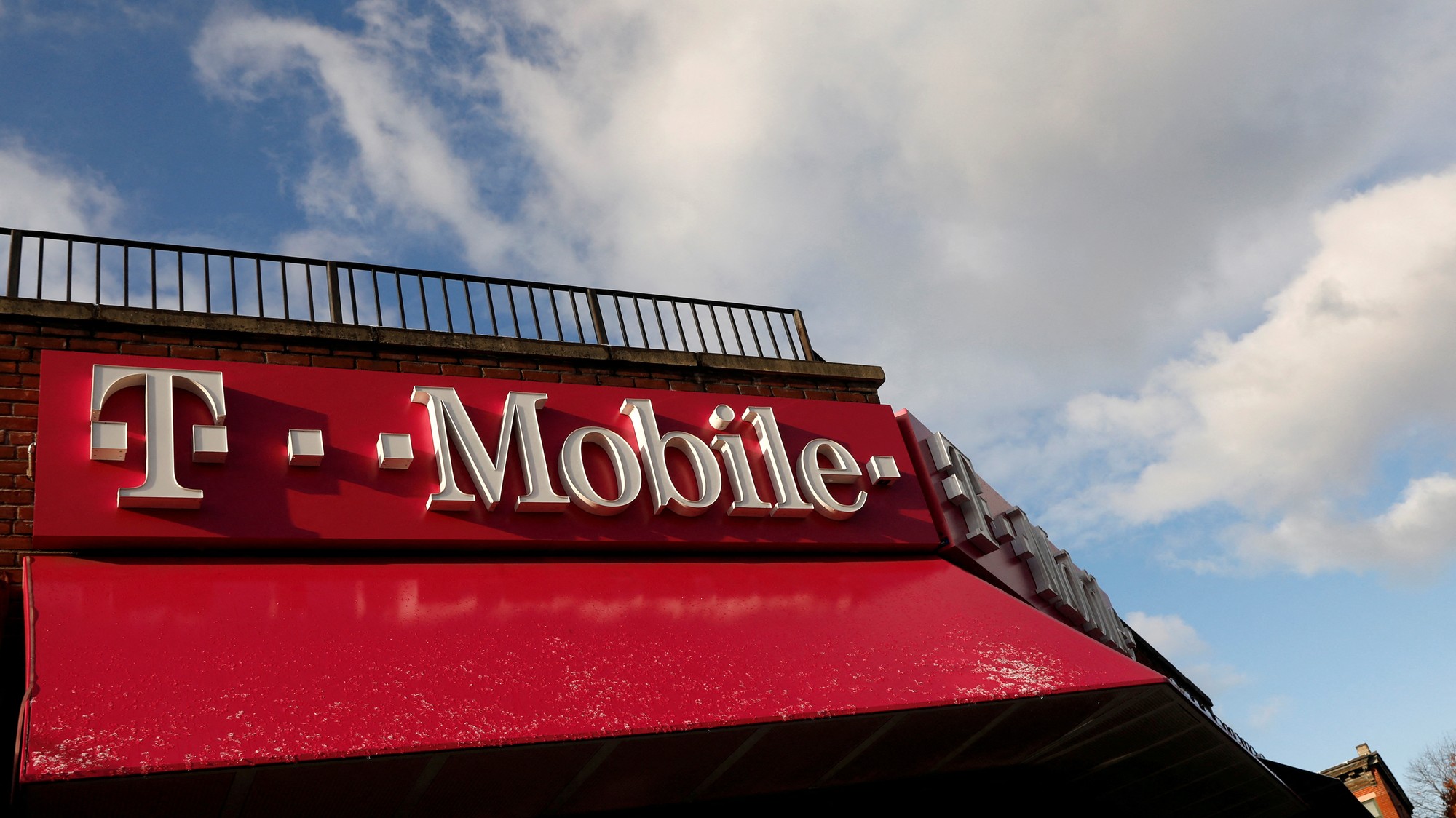 Logo T-Mobile v New Yorku, ilustračné foto.