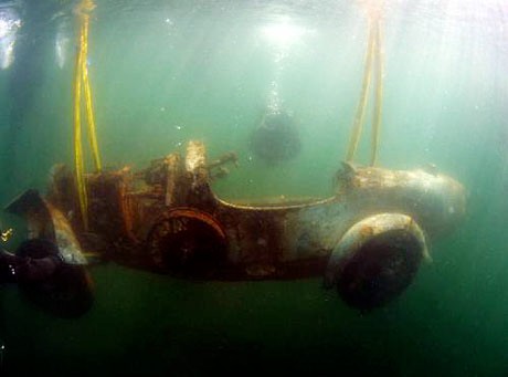 Tak czy inaczej nigdy pojazdu nie przerejestrował (francuska tablica) ani nie zapłacił podatku od importowanego auta