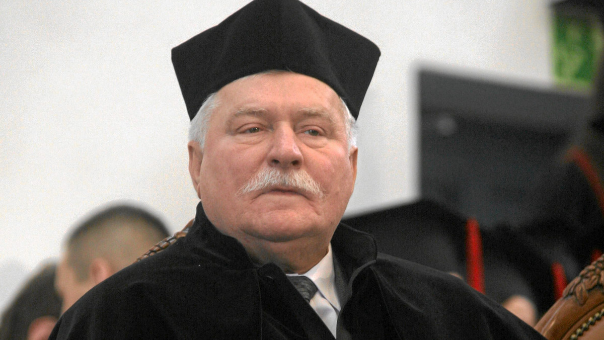 W przeddzień wyjazdu Wałęsy do Tunezji z misją MSZ były prezydent Lech Wałęsa otrzymał dzisiaj w Warszawie Medal Euroatlantycki, przyznany za działania na rzecz przyjęcia Polski do NATO i UE oraz za krzewienie idei euroatylantyckiej.