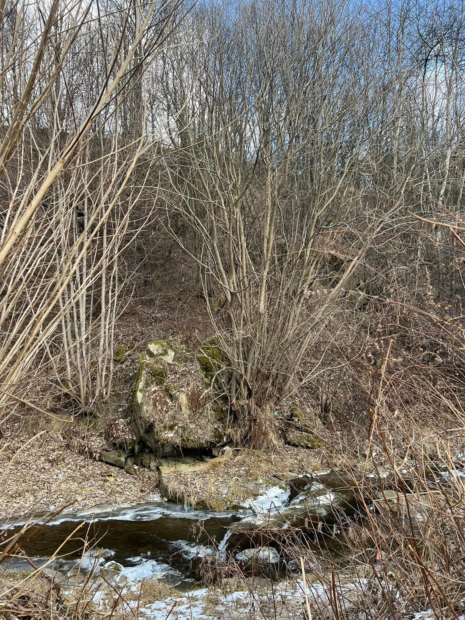 V Kolačkove vyhlásili mimoriadnu situáciu pre možný pohyb pôdy.