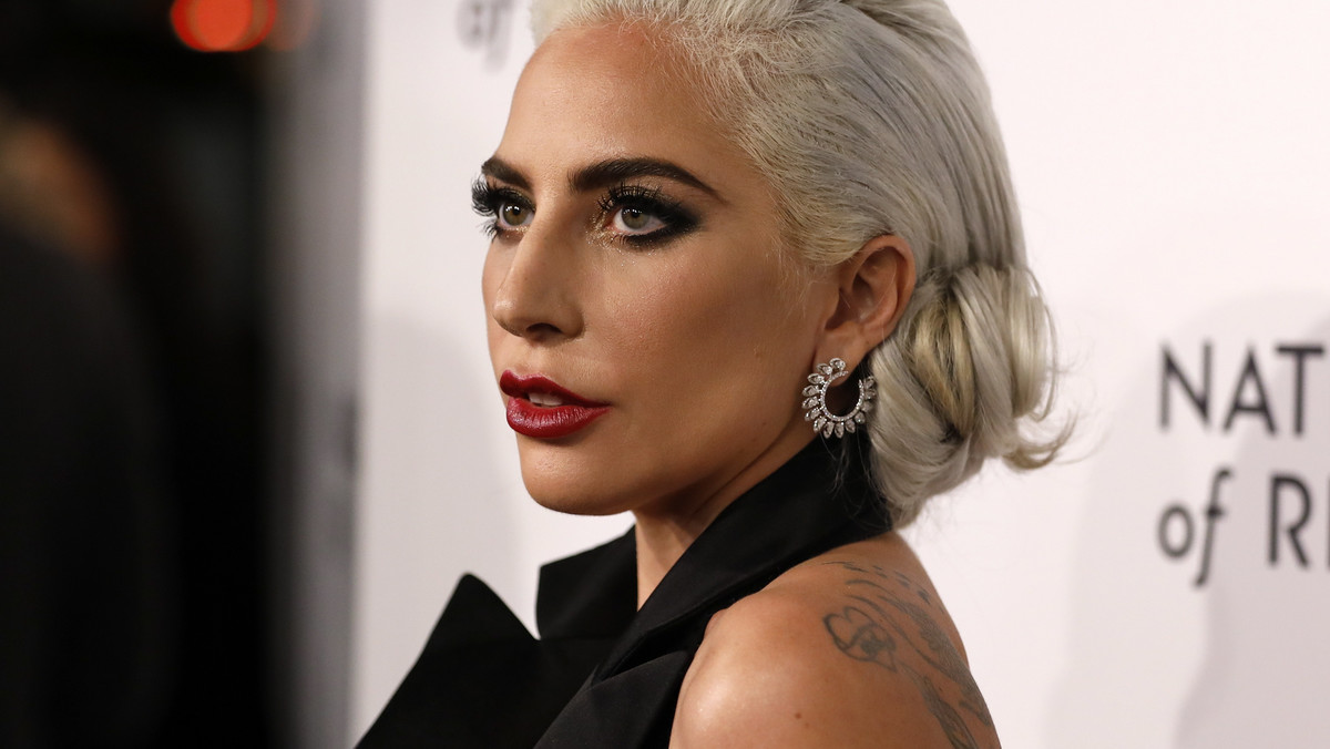 Lady Gaga przeprasza za pracę z R. Kellym, oskarżonym o ataki seksualne