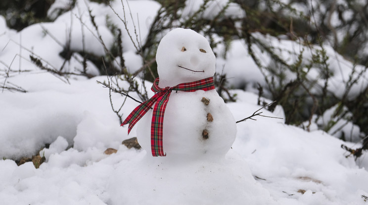 Természetesen a hóemberek sem maradhattak el /Fotó: MTI/EPA/RINGO CHIU
