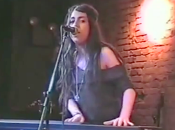 Ta szara myszka teraz szokuje i gorszy