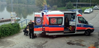 Policjanci uratowali emerytkę. Wyłowili ją w ostatniej chwili