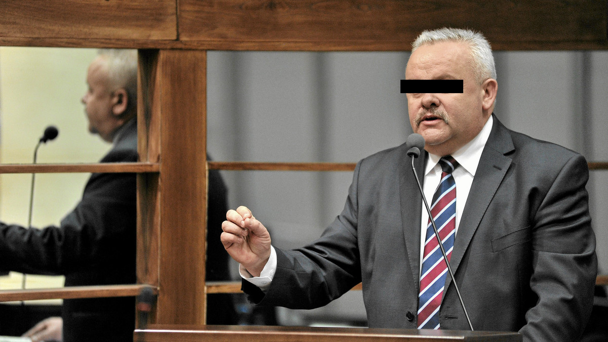 "Gruba kreska": Marszałek podkarpacki Mirosław K. dostał zarzuty (przyjmowanie łapówek i korzyści seksualnych), twardo jednak trzyma się stanowiska — jest więc pod "grubą kreską", a grozi mu też do 10 lat więzienia. Pozytywnie wyróżniły się z kolei "matki I kwartału", które subtelnymi metodami zmusiły premiera Donalda Tuska do znalezienia kilkuset mln zł na urlopy rodzicielskie.
