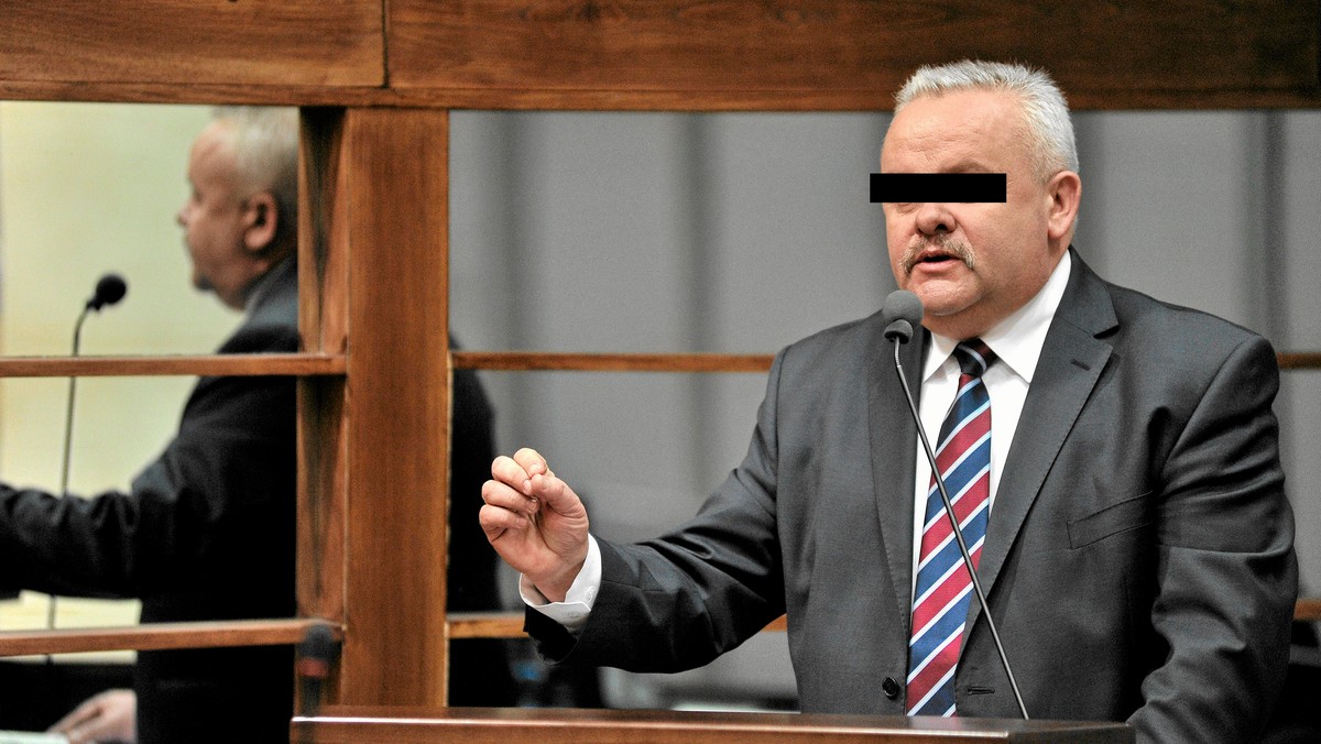 "Gruba kreska": Marszałek podkarpacki Mirosław K. dostał zarzuty (przyjmowanie łapówek i korzyści seksualnych), twardo jednak trzyma się stanowiska — jest więc pod "grubą kreską", a grozi mu też do 10 lat więzienia. Pozytywnie wyróżniły się z kolei "matki I kwartału", które subtelnymi metodami zmusiły premiera Donalda Tuska do znalezienia kilkuset mln zł na urlopy rodzicielskie.