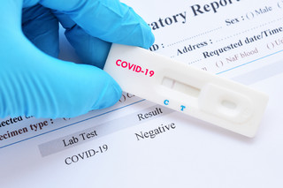 Czy testy antygenowe na koronawirusa są skuteczne? 'Trzeba uważać'