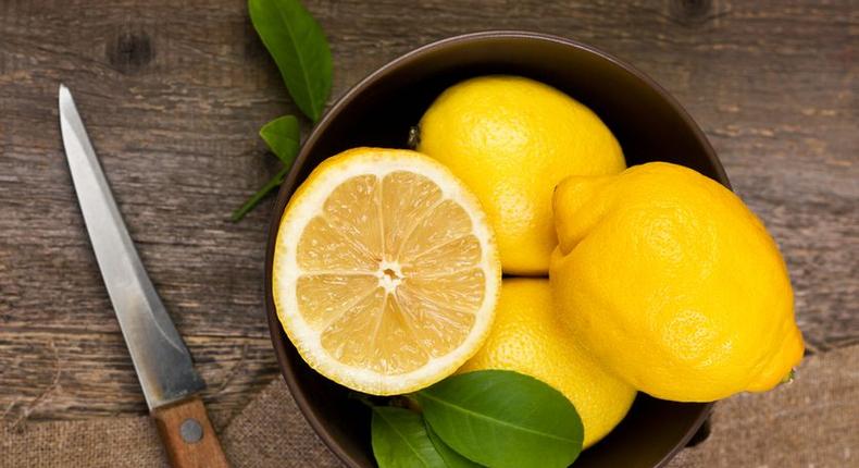 5 reasons why you should put lemon next to your bed every night