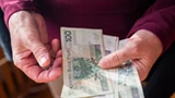 ZUS wypłaci 6000 złotych seniorom. Kto dostanie pieniądze?