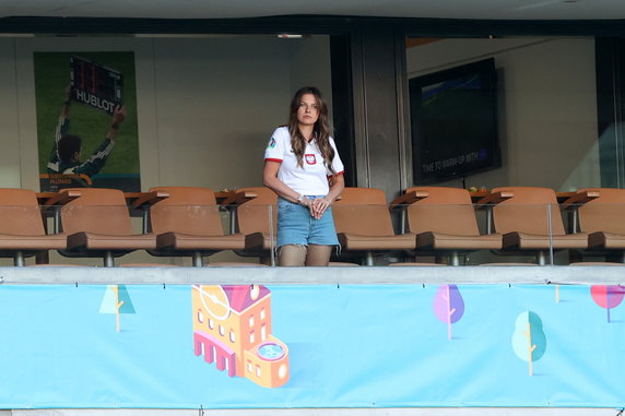 Anna Lewandowska na stadionie w Sewilli