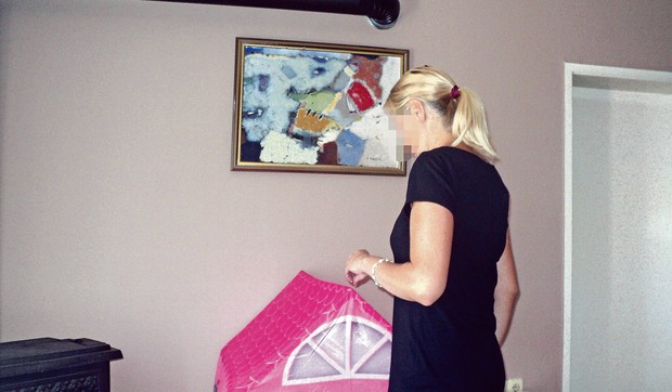 majka devojcice bez ruke1