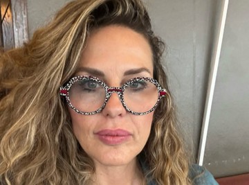 Pevačica u 35. godini saznala da boluje od neizlečive bolesti, morala ponovo da uči da hoda: "Ukinuli su mi mesečni dodatak"