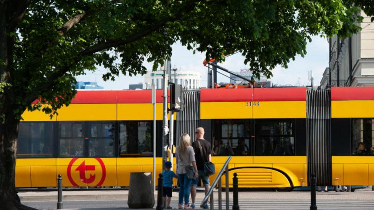 Tuż przed godz. 15 na skrzyżowaniu ul. Prostej i Żelaznej na Woli doszło do wypadku. Mężczyzna został potrącony przez tramwaj - przekazała stołeczna policja. Rannego przewieziono do jednego z warszawskich szpitali.