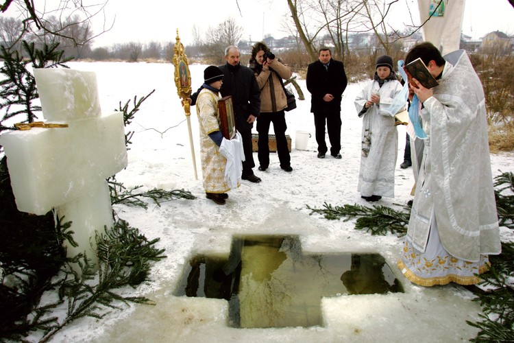 Świeto Chrztu Pańskiego zwane zwyczajowo świętem Jordanu.  Uroczystość w parafii prawosławnej w Sławatyczach celebrowane przez ks Michała Wasilczyka