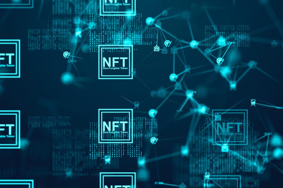 NFT (ang. non-fungible token) to niewymienialne tokeny kryptograficzne oparte na architekturze blockchain, czyli łańcucha bloków - technologii służącej do przesyłania i przechowywania informacji o transakcjach internetowych (nazywanej też cyfrowym rejestrem)