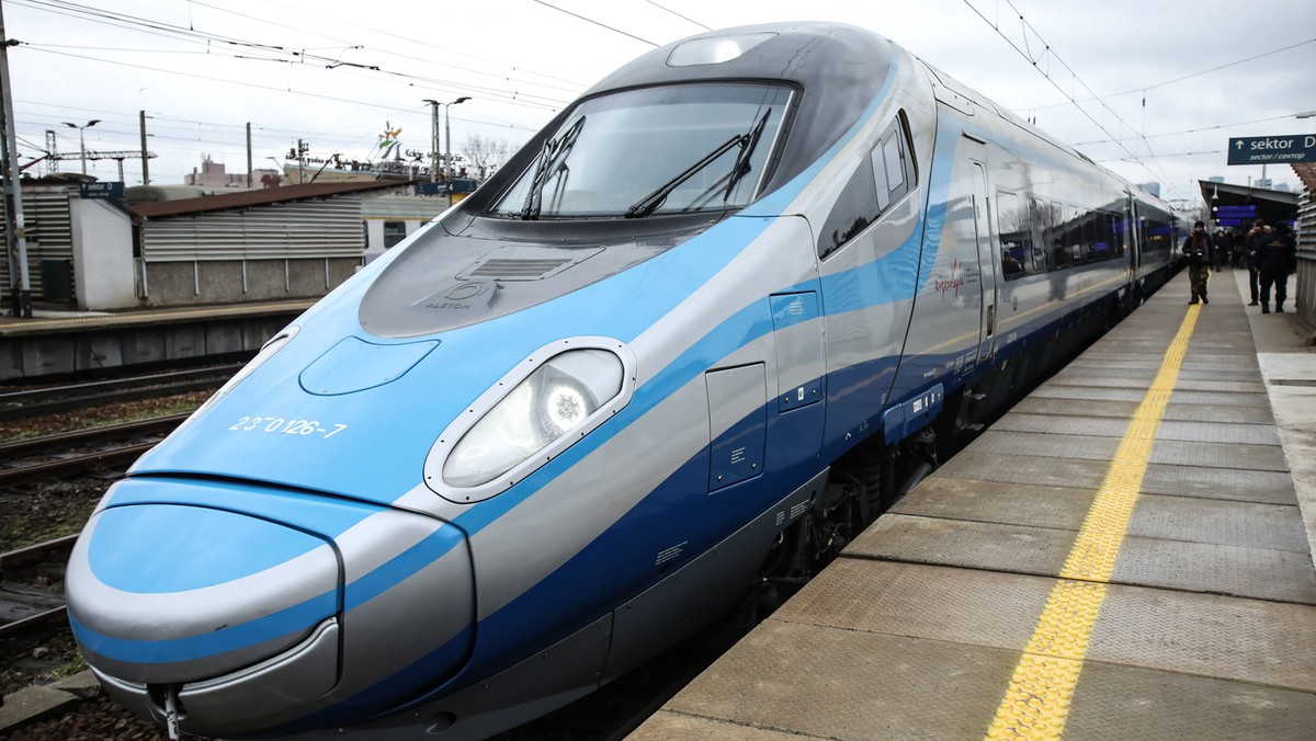 Pendolino, oznaczające w języku włoskim „wahadełko”, to pociągi dużych prędkości (200-250 km/h), używane między innymi we Włoszech, Polsce, Hiszpanii, Chinach, Rosji czy też w USA. Ich konstrukcja w większości przypadków oparta jest na wychylnym nadwoziu. Pendolino początkowo produkowane było przez firmę Fiat Ferroviaria, a następnie przez międzynarodowy koncern Alstom. 