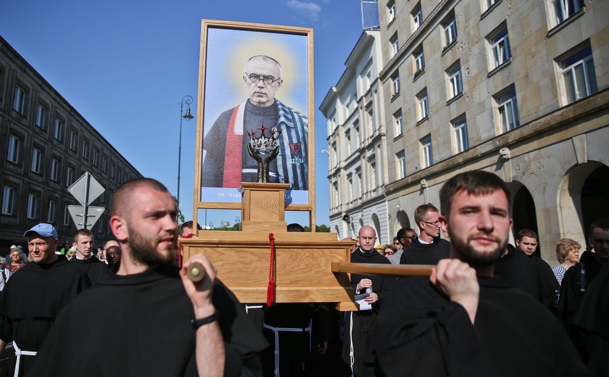 Procesja z relikwiami św. Maksymiliana Kolbego