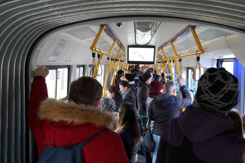 tłok w tramwaju