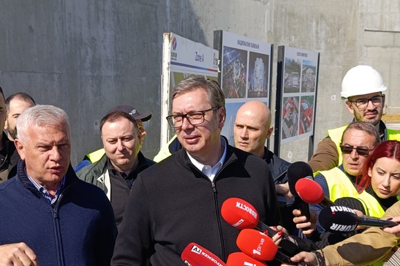 "NIJE LOŠA IDEJA" Vučić o tvrdnjama da će Vladan Petrov biti predsednički kandidat SNS: "Pet puta je obrazovaniji od Đokića"