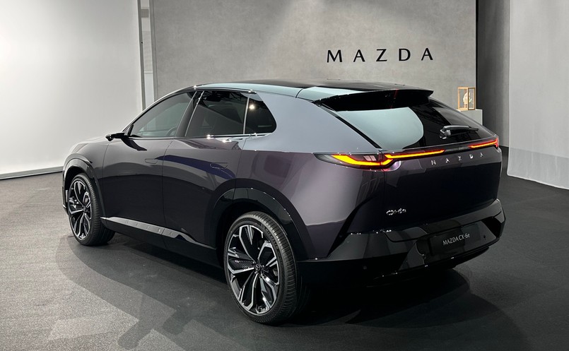 Nowa Mazda CX-6e
