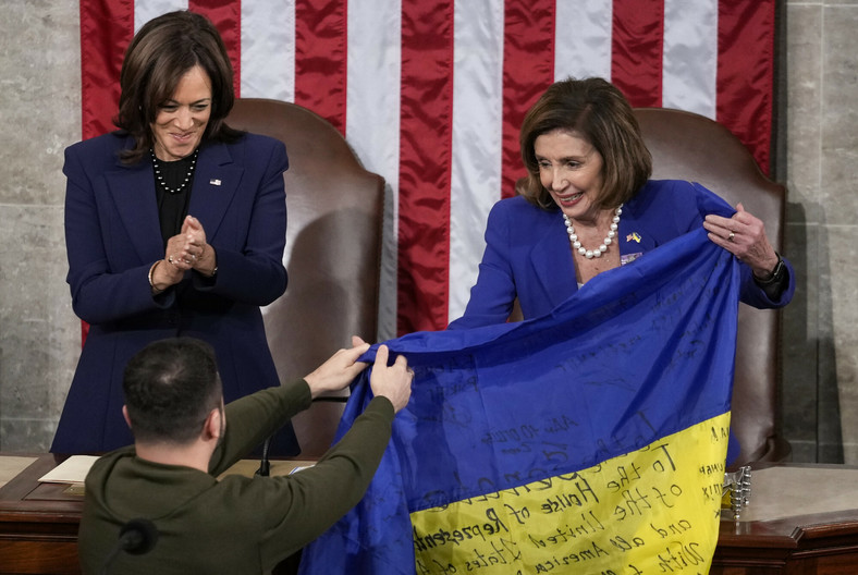 Wiceprezydent Kamala Harris, spikerka Izby Reprezentantów Nancy Pelosi i Wołodymyr Zełenski