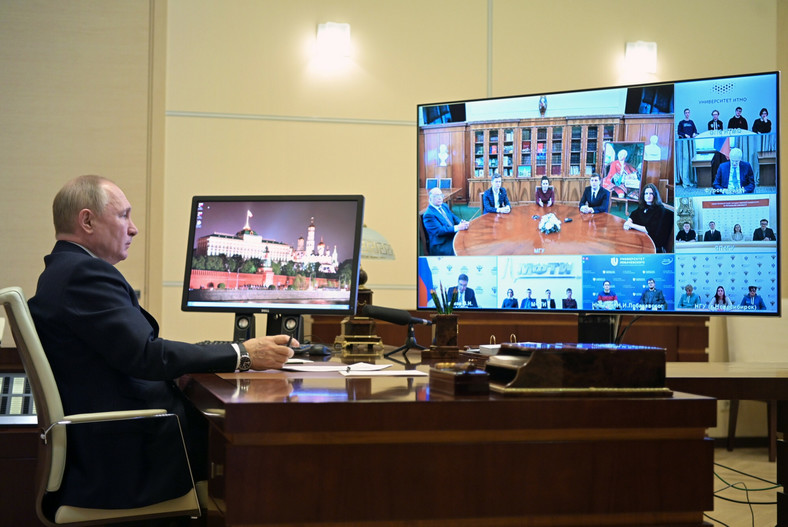 Prezydent Rosji Władimir Putin podczas spotkania ze studentami z okazji Dnia Rosyjskiego Studenta za pośrednictwem telekonferencji, okolice Moskwy, Rosja, wtorek, 25 stycznia 2022 r.