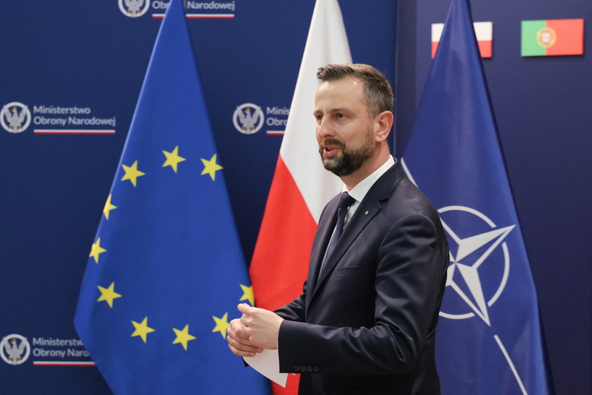 Warszawa, 06.06.2024. Wicepremier, szef MON Władysław Kosiniak-Kamysz podczas konferencji prasowej w siedzibie Ministerstwa Obrony Narodowej w Warszawie, 6 bm. Konferencja dot. opublikowanych przez Onet informacji o żołnierzach, którym po strzałach ostrzegawczych w stronę ludzi forsujących granicę polsko-białoruską postawiono zarzuty. (jm) PAP/Paweł Supernak