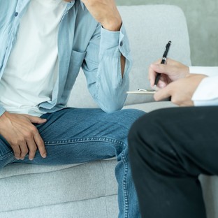 Féreg tekergőzött a férfi péniszében, miután megmártózott a vízben