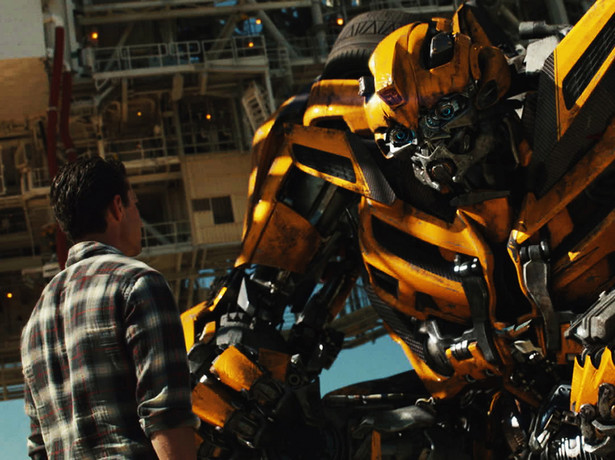 Twórca "Transformersów 3" osobiście zaprasza na film